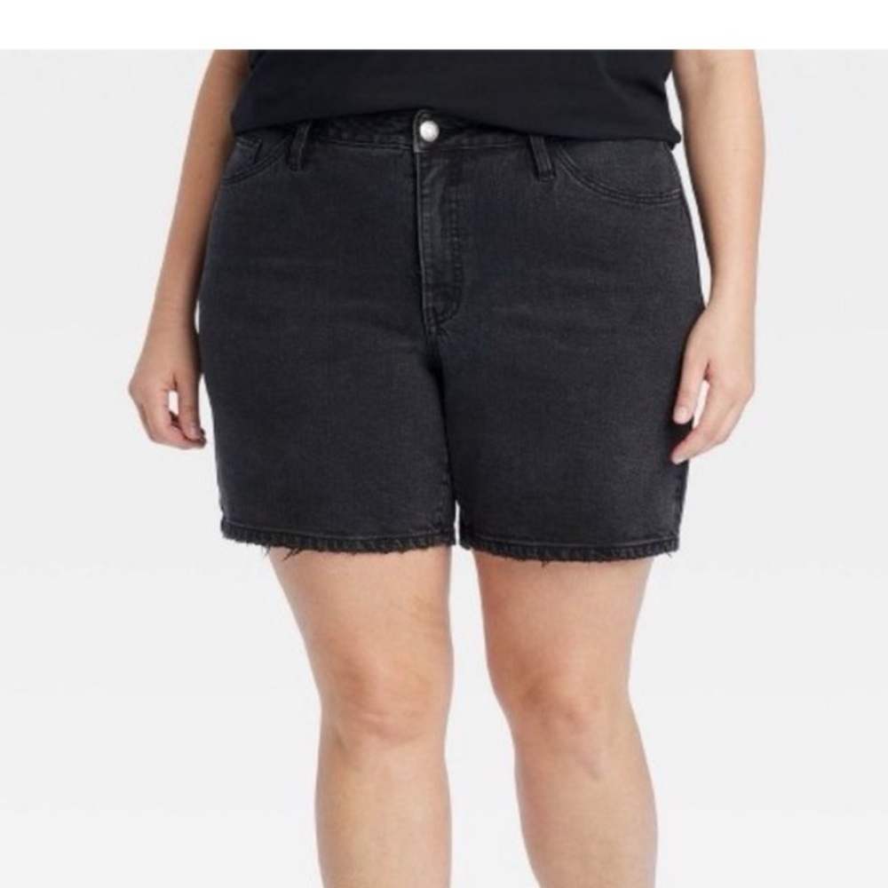 Size 17  AVA & VIV plus size High Rise, Relaxed Fit Bermuda shorts  NWT